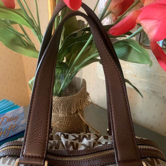 MICHAEL KORS signature monogram Beige Mocha jacquard LARGE satchel. Clean, zips. - Picture 7 of 10